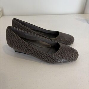 Trotters Shoes Womens Size 8W Gray Herringbone Pattern Low Wedge Comfort Slip On
